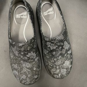 Dansko woman’s Winona clogs